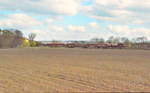 Am 11.04.2019 war die EBS 110 001 zusammen mit der 243 822 und einigen 628er bei Roßbach unterwegs in Richtung Naumburg.