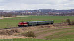 MaS Bahnconsult 112 481-7 mit einem Lipsia-Erlebnisreisen-Sonderzug von Leipzig Hbf nach Karsdorf, am 19.03.2022 bei Kleinjena.