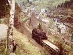 Eine unbekannte Dampflok mit einem G�terzug am 10.05.1980 bei Lauscha.