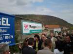 Zahlreiche Besucher, G�ste und Vertreter der Mitwirkenden nach der Ankunft des Sonderzuges in Wangen; 09.04.2009 (Foto: Christian Kirchner)