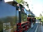Das Lokpersonal der 41 1144-9 nach der Ankunft mit dem  Rotk�ppchen-Express I  aus Altenburg, am 30.09.2012 in Freyburg.