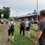Zahlreiche Leute nutzten am vergangenen Pfingstsonntag, den 05.06.2022, die 2 Sonderzüge anlässlich der Saale-Weinmeile von und nach Roßleben.
