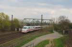 Eher ungew�hnlich in Naumburg ist ein ICE-Triebzug der BR 401.