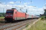 DB 101 033-9 mit dem wegen Hochwasser im Raum Magdeburg umgeleiteteten EN 452 von Moskva Belorusskaja nach Paris Est, am 21.06.2013 in Naumburg Hbf.