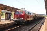 Am 23.06.2013 zog die 215 086-0 der Rheinischen Eisenbahn GmbH einen Kesselwagenzug durch Naumburg Hbf Richtung Bad K�sen.
