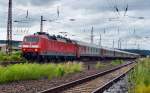 DB 120 102-9 mit dem umgeleiteten EN 452 von Moskva Belorusskaja nach Paris Est, am 26.06.2013 in Naumburg Hbf.