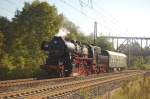 EMBB 52 8154-8 mit dem DbZ 91411 von Leipzig-Plagwitz nach zu den Dampfloktagen nach Meiningen, am 06.09.2013 in Naumburg Hbf.