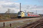 DB ES 64 U2-025 mit der RB 16316 von Halle (S) Hbf nach Eisenach, am 24.10.2013 bei der Ausfahrt in Naumburg Hbf.