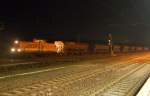 Locon 205 mit einem Bauzug, am 11.11.2013 in Naumburg Hbf.