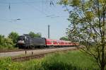 DB ES 64 U2-028 mit der RB 16316 von Halle (S) Hbf nach Apolda, am 22.05.2014 bei der Ausfahrt in Naumburg Hbf.