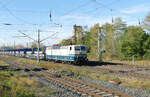 SEL 181 211-4 mit Betonteilen Richtung Großkorbetha, am 29.10.2021 in Naumburg Hbf.