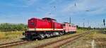 Am 05.09.2022 �berf�hrte die MaS 112 481-7 die DB 111 095, die nach knapp 2 Jahren Abstellung in Karsdorf nun wieder einen Nutzen bei der DB gefunden hat, in Naumburg (S) Hbf nach M�nchen.