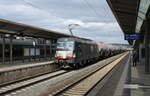MRCE 193 672 mit Kesselwagen Richtung Bad Kösen, am 03.04.2023 in Naumburg (S) Hbf.