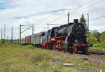 Die 58 1111-2 (Die badische G12 - 58 311) der Dampfnostalgie Karlsruhe,  eine Sektion der Ulmer Eisenbahnfreunde e.V., mit dem DLr 26331 von Arnstadt Hbf nach Leipzig-Plagwitz Gbf und weiter zum