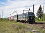 TXLogistik  193 212 mit einem nordwärts fahrenden KLV, am 11.04.2024 in Naumburg (S) Hbf.