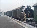 Die Henschel Dampfschneeschleuder ÖBB 986 101 (99 80 9592 010-9 D-IGSEE) im DbZ 92959 von Wustermark Rbf nach Lichtenfels, am 13.02.2025 in Naumburg (S) Hbf.