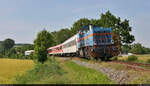 575 002-7 der Norddeutschen Eisenbahngesellschaft aus Niebüll mit einer Überführung vom DB Stillstandsmanagement Karsdorf nach Niebüll, am 16.06.2021 bei Roßbach. (Foto: Clemens Kral) 