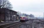 Am 04.02.1992 fotografierte Martin Rese die DB 228 680-5 mit dem N 6212 von Erfurt Hbf nach Sangerhausen im Bahnhof Reinsdorf (b Artern).