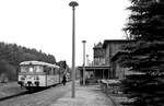 KEG VT 2.13 als RB von Artern nach Naumburg Hbf, am 19.02.1996 im Bahnhof Nebra.