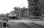 Der mit Blut beschmierte KEG VT 2.16 war am 16.05.1996 zusammen mit dem VS 2.56 in Kirchscheidungen als RB nach Naumburg (S) Hbf unterwegs.
