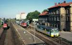 KEG VT 2.17 (906) steht am 06.08.1998 als RB nach Vitzenburg abfahrbereit im Bf Querfurt.