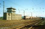 DB 220 290-1 mit dem Kohlependel Gag 56579 von Profen nach Jena-G�schwitz, am 09.09.1993 bei der Durchfahrt in Naumburg Hbf.