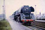 DR 01 0525-4 mit dem D 504 von Saalfeld nach Berlin-Lichtenberg, am 05.04.1980 beim Halt in Naumburg Hbf.