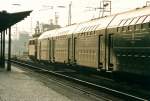 DR 242 261-6 mit einem Doppelstockzug am 01.11.1991 in Naumburg Hbf.
