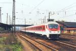 Ein IC in Richtung Weißenfels bei der Einfahrt in Naumburg Hbf am 25.04.1997.