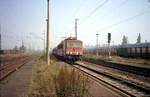 DR 250 136-9 mit einem G�terzug Richtung Bad K�sen, am 03.10.1991 in Naumburg Hbf.