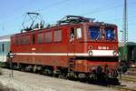 DR 109 096-8 mit einer RB nach Halle (S) Hbf, am 02.09.1993 beim Halt in Naumburg (S) Hbf.