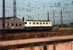 DB 141 386 mit einer RB aus Saalfeld (S), 1995 bei der Einfahrt in Naumburg (S) Hbf.