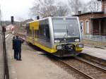 Burgenlandbahn 672 910-7 als RB von Nebra nach Naumburg Ost, am 27.02.2009 beim Halt in Freyburg. (Foto: Ralf Kuke)