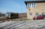 Burgenlandbahn 672 904-0 als RB 25879 (Nebra - Zeitz), am 18.03.2009 am Stellwerk B3 in Karsdorf. (Foto: G�nther G�bel)