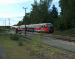 DB 642 225-7 + 642 188-7 als RB 25970 von Naumburg (S) Ost nach Nebra, im Bf Freyburg; 12.09.2009