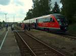 DB 642 669-6 + 642 163-0 als RB 25972 von Naumburg (S) Ost nach Nebra, im Bf Freyburg; 12.09.2009