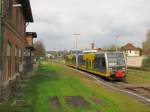 Burgenlandbahn 672 910 + 672 902 als RB 34873 nach Naumburg Ost, am 01.05.2013 bei der Ausfahrt in Ro�leben.