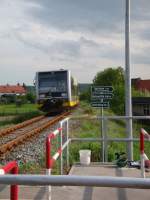 Burgenlandbahn 672 906 als RB 34885 von Wangen nach Naumburg Ost, am 14.05.2013 am Hp Ro�bach.