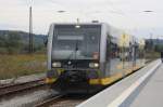 Burgenlandbahn 672 902 + 672 907 als RB 34874 von Naumburg Ost nach Wangen, am 05.10.2013 am modernisierten Bahnsteig 5 in Naumburg Hbf.