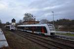 abellio 1648 924 als RB 80573 (Wangen - Naumburg Ost) und 1648 952 als RB 80572 (Naumburg Ost - Wangen), am 09.12.2018 beim Kreuzungshalt in Nebra.