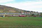 EBS V200 507 mit leeren Kohlestaubwagen von Karsdorf nach Spreewitz, am 18.12.2025 beim Betriebshalt in Freyburg (U) Bbf.