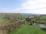 IGE Werrabahn-Eisenach 41 1144-9 mit dem Lr 16991 von Freyburg nach Karsdorf, am 15.04.2018 auf der Unstrutbrücke in Kirchscheidungen.