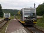 Burgenlandbahn 672 901-6  Thaldorfer Pfingstbursche  als RB nach Artern im Bf Nebra; 26.07.2005 (Foto: Toni Kr�ger)