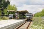 Burgenlandbahn 672 913 als RB 34875 nach Naumburg Ost und 672 908 als RB 34874 nach Wangen, am 12.07.2014 beim Kreuzungshalt in Laucha.
