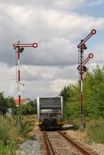 Burgenlandbahn 672 908 als RB 34874 nach Wangen, am 12.07.2014 bei der Ausfahrt in Laucha.