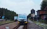 KEG VT 3.17 als RB von Naumburg (S) Hbf nach Artern, im Juli 2000 im Bahnhof Nebra.