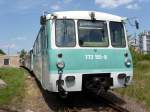 Vor der Weiterfahrt nach Adorf (Vogtl) setzte sich der 772 155-8 der Tradtionsgemeinschaft Ferkeltaxi e.V.