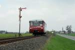 EBS 772 345-5 als  Unstrut-Schrecke-Express  DbZ 32700 von Erfurt Hbf nach Ro�leben, am 01.05.2013 am Esig von Gehofen.