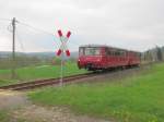 �stner Schienenbusreisen 172 171-1 + 172 132-3 als DLr 25049 von Nebra nach Karsdorf, am 01.05.2013 vor Reinsdorf (b Nebra).