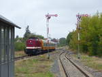EBS 110 001-5 mit dem DPE 25298 von Karsdorf nach Naumburg Ost, am 23.09.2018 bei der Einfahrt in Laucha.